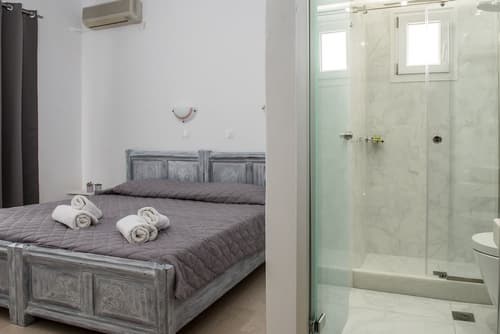 Cyclades, Room