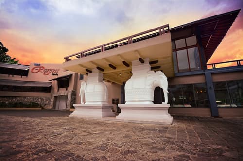 Earl's Regent Kandy, Exterior detail