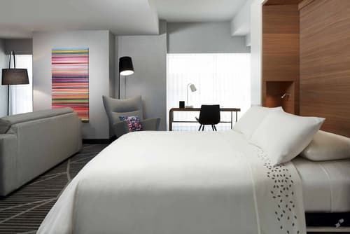 Renaissance Montreal Downtown Hotel, Room