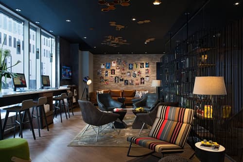 Renaissance Montreal Downtown Hotel, Lobby sitting area