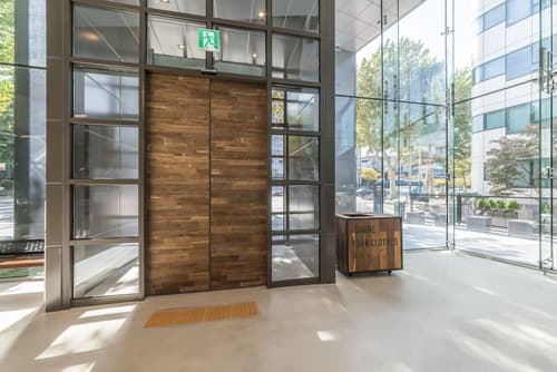 Hotel Cappuccino, Interior entrance