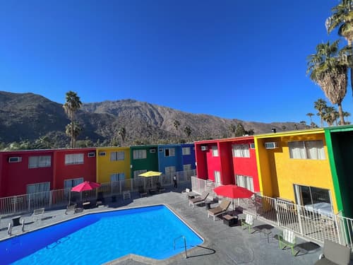 Delos Reyes Palm Springs, Primary image