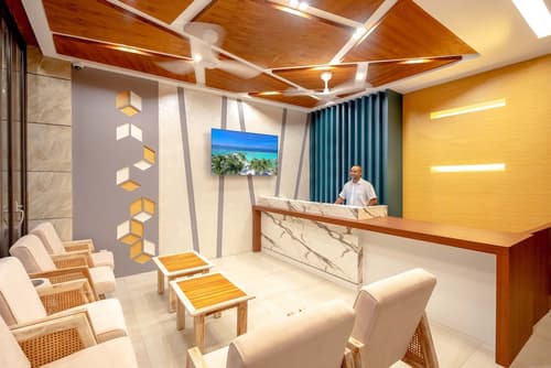 Arena Beach Hotel, Reception