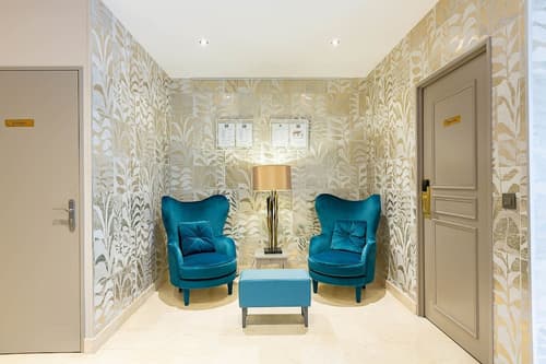 Hôtel Montbriand Antony, Interior entrance