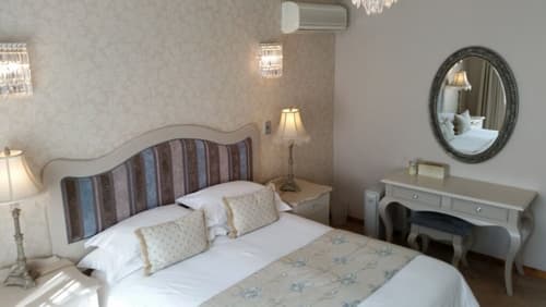 Royal Ridge Guest House and Apartments