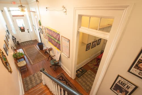 Auberge Nouvelle Orleans Hostel, Interior entrance