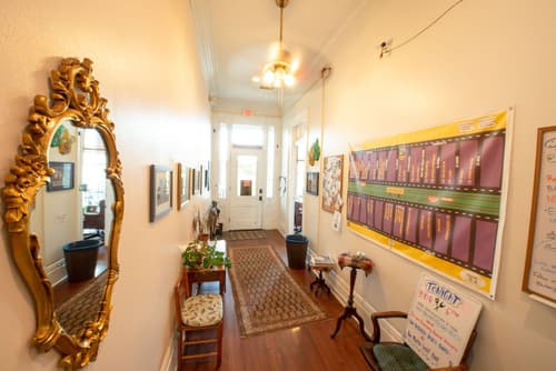 Auberge Nouvelle Orleans Hostel, Interior entrance