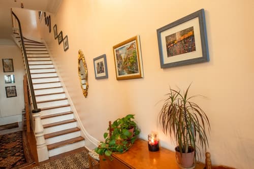 Auberge Nouvelle Orleans Hostel, Interior entrance