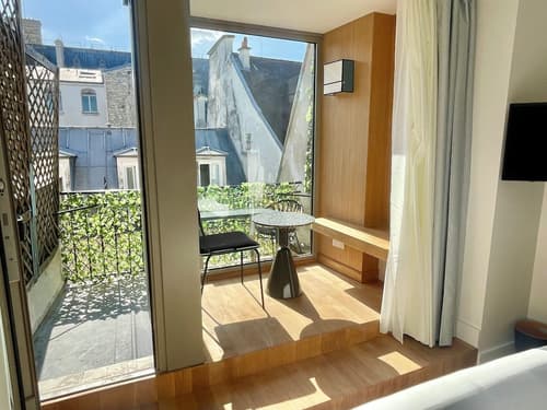 Hôtel de Suez, Terrace/patio