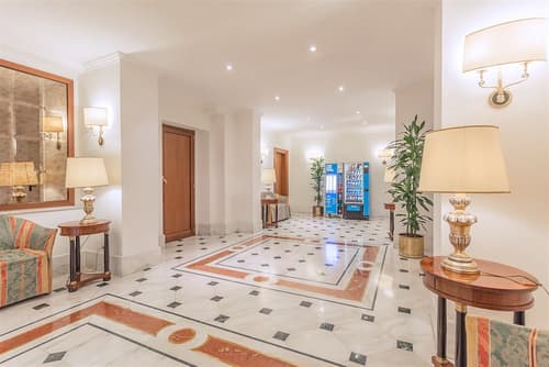 Raeli Hotel Luce, Lobby