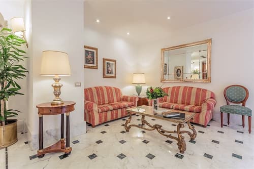 Raeli Hotel Luce, Lobby sitting area