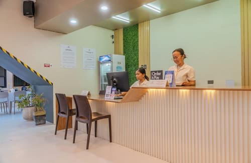 GT Seaside Inn, Reception