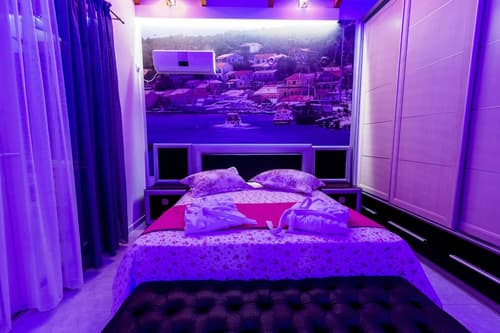 All Saints Villas, Room