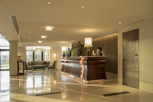 Tangla Hotel Brussels, Reception