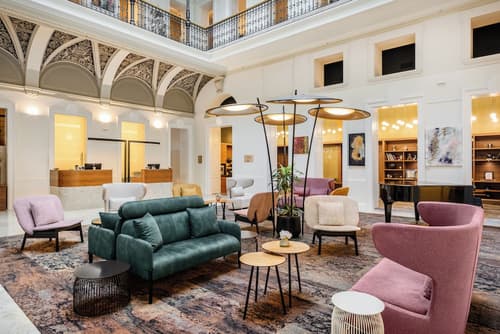 Hotel Moments Budapest, Lobby sitting area