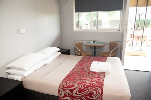 Royal Hotel Singleton, Room