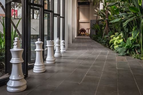 The Aviary Hotel, Lobby