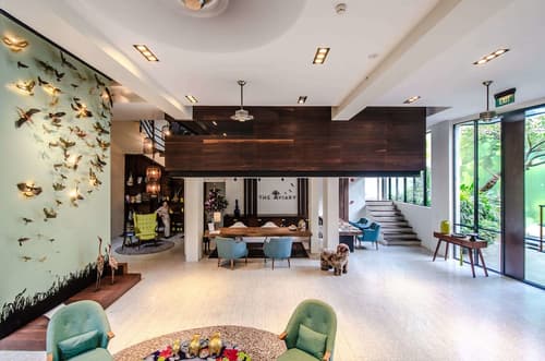 The Aviary Hotel, Lobby