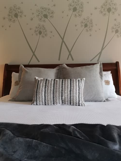 2 Leafed Doors, Room