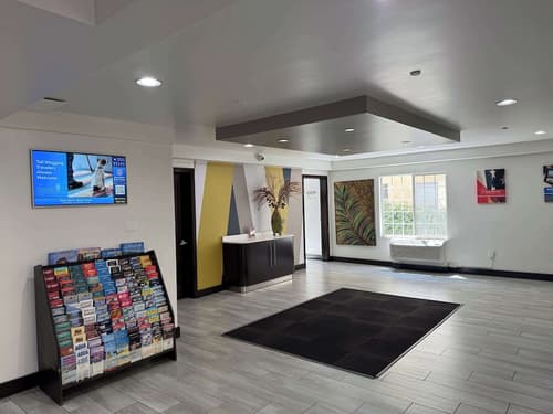 Motel 6 Hollywood, Lobby