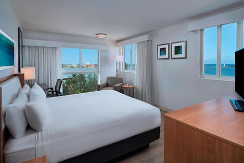 Courtyard by Marriott Nassau Downtown/Junkanoo Beach, Room