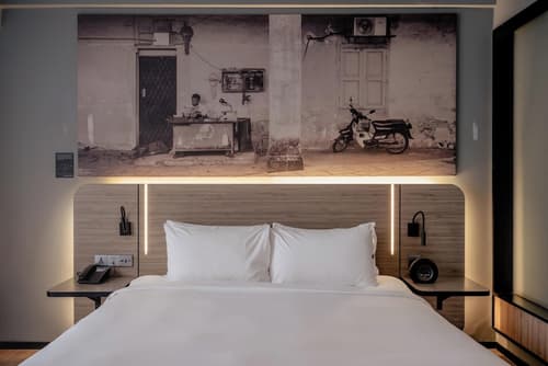 The Kuala Lumpur Journal, Room