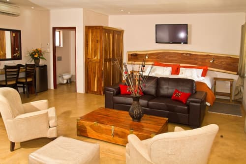 C'est Si Bon Hotel, Room