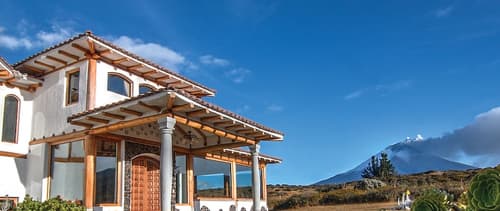 Hacienda Los Mortiños, Front of property