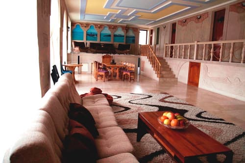 Casanova Inn, Lobby lounge