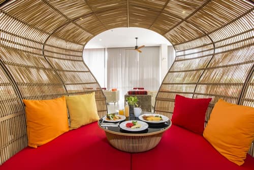 Ramada by Wyndham Phuket Deevana Patong, Lobby sitting area