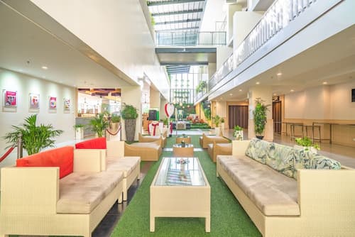 Ramada by Wyndham Phuket Deevana Patong, Lobby sitting area