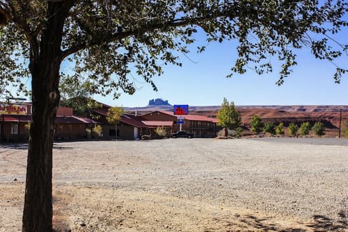 Hat Rock Inn, Exterior