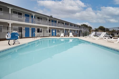 Days Inn by Wyndham Arroyo Grande/Pismo Beach, Pool