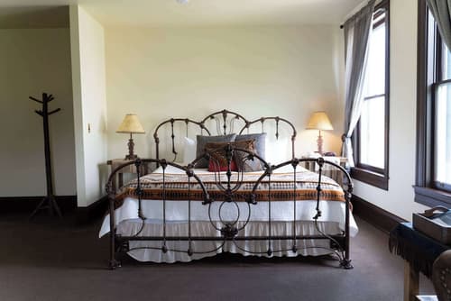 Sheridan Inn, B/W Signature Collection