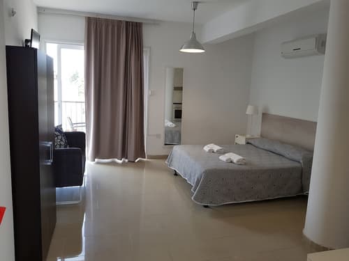 Valentinos Apartments, Room