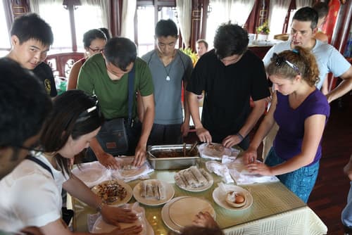 Halong Royal Palace Cruise, Restaurant