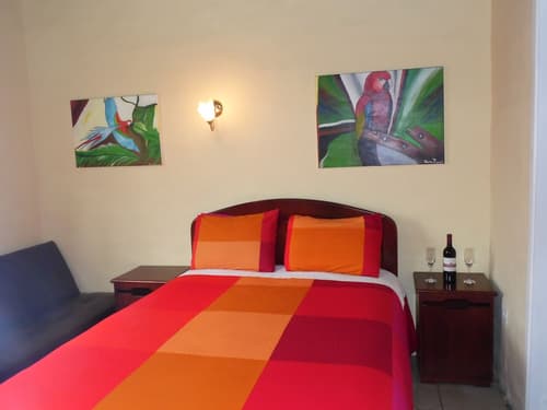 La Casa Amarilla, Room