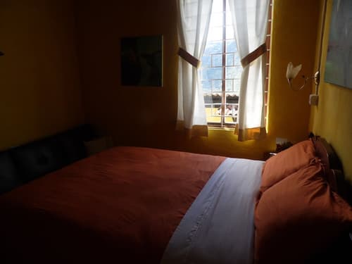 La Casa Amarilla, Room