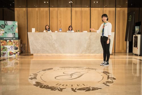 Green World Grand NanJing, Reception