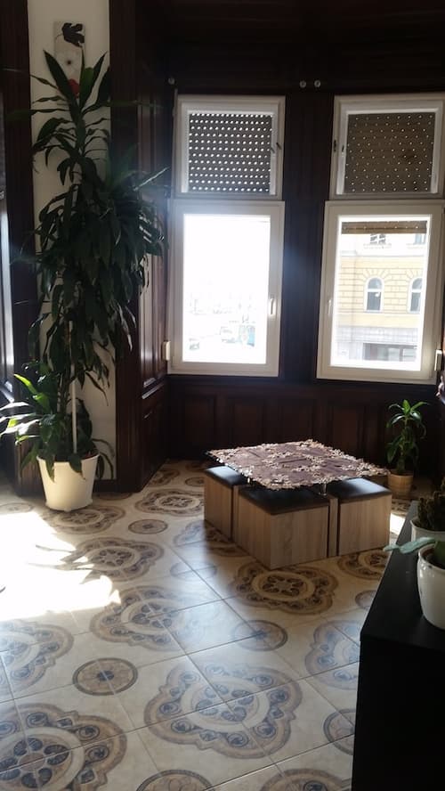 Omega Guesthouse Budapest, Interior entrance