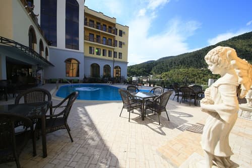Borjomi Palace, Pool
