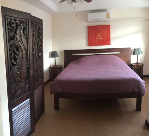 Merlin Plaza Apartments, Room