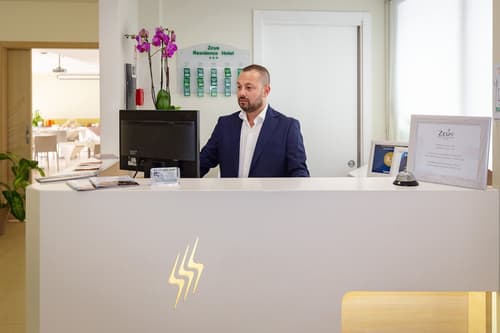 Zeus Residence Hotel, Reception