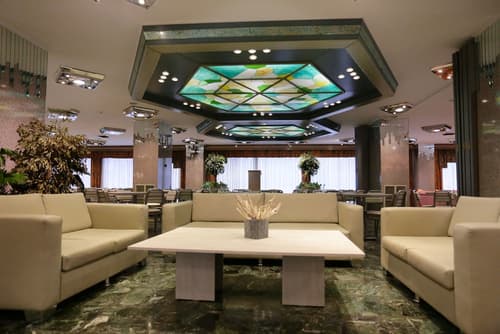 Xenophon Hotel, Lobby sitting area