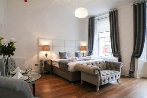 Edinburgh Castle Apartments and Suites, Primary image
