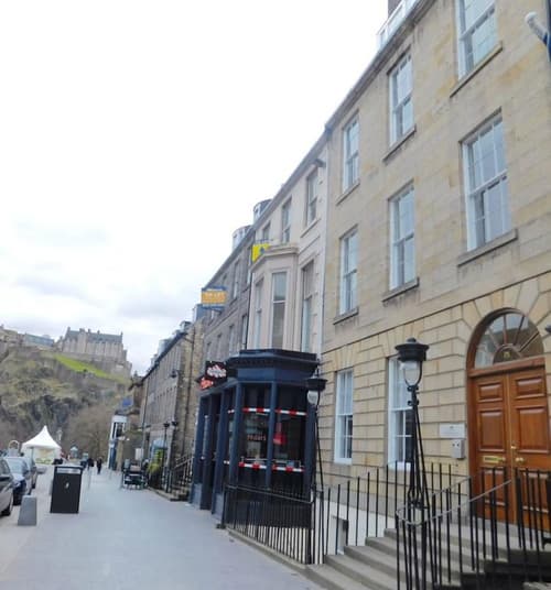 Edinburgh Castle Apartments and Suites, Exterior