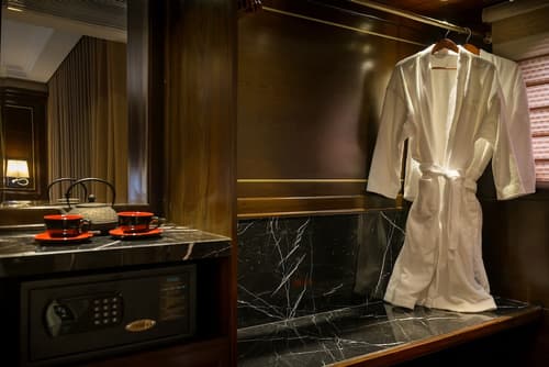 Paradise Elegance Cruise