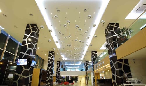 Symphony Suites, Interior entrance