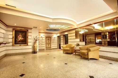 Capri Hotel Suites, Lobby sitting area