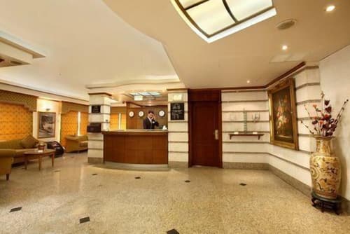 Capri Hotel Suites, Reception